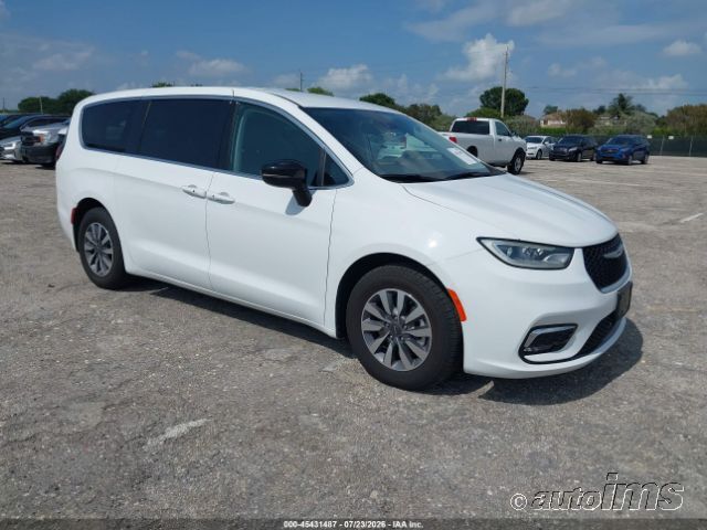 2024 Chrysler Pacifica Phe
