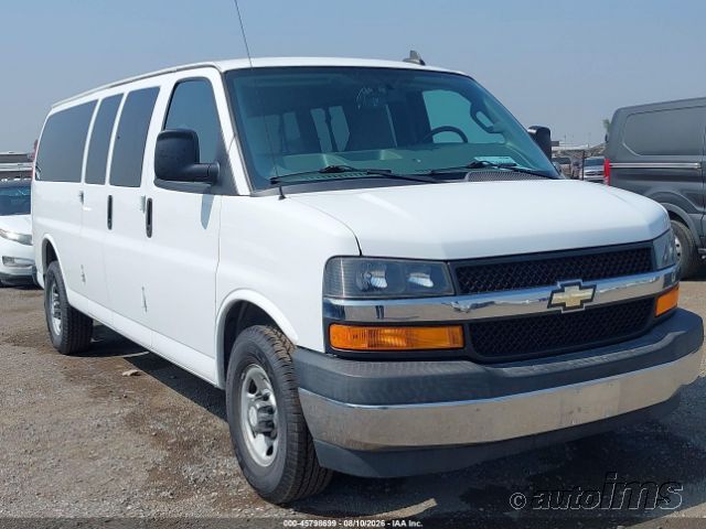 2017 CHEVROLET CG3300