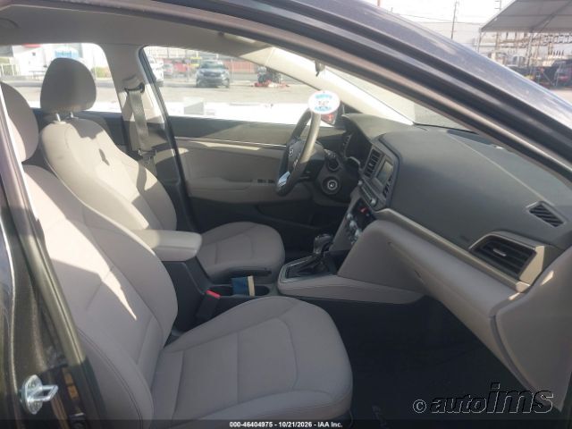 2020 Hyundai Elantra photo 3