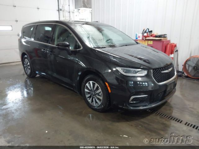2023 Chrysler Pacifica Phe