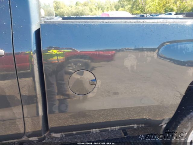 2017 Chevrolet Silverado photo 2