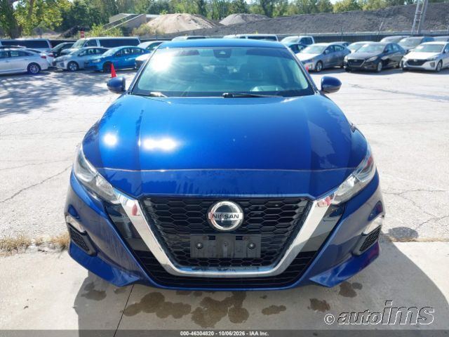 2021 Nissan Altima photo 3