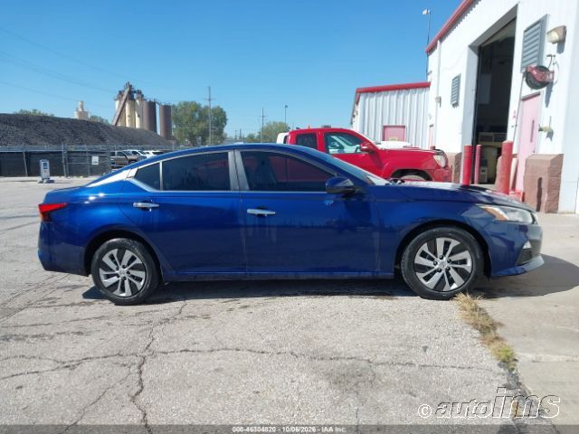2021 Nissan Altima photo 4