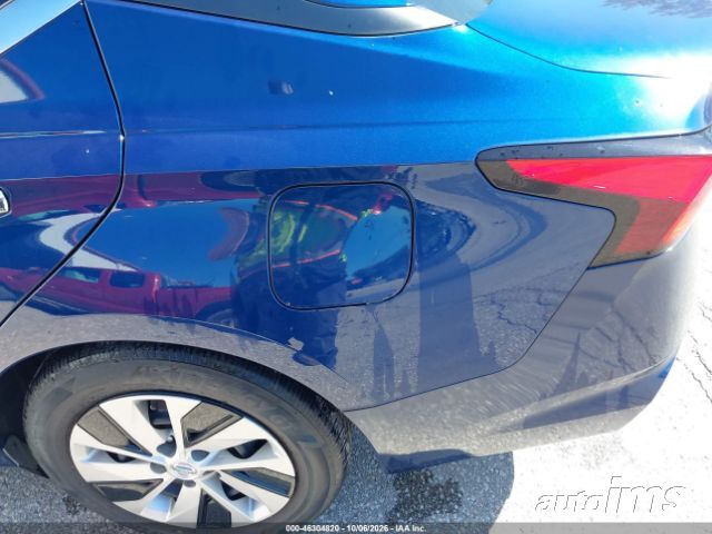 2021 Nissan Altima photo 2