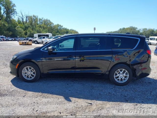 2025 Chrysler Voyager photo 5