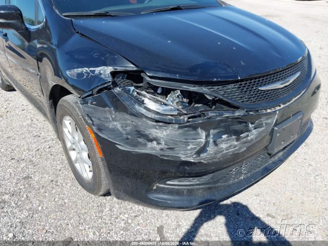 2025 Chrysler Voyager photo 2