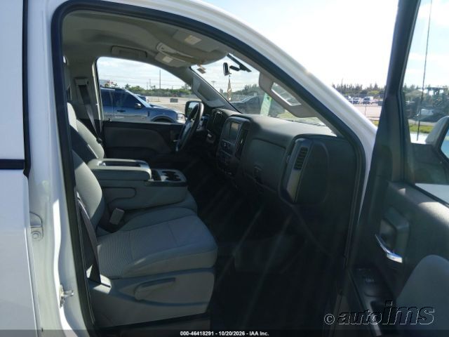 2017 Chevrolet Silverado photo 3