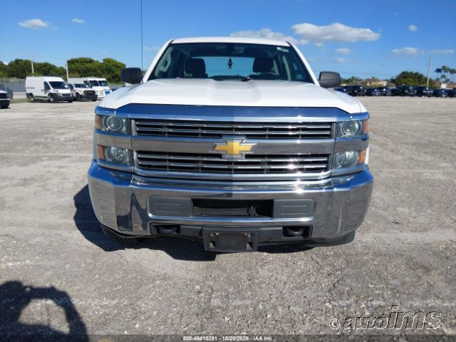 2017 Chevrolet Silverado photo 2