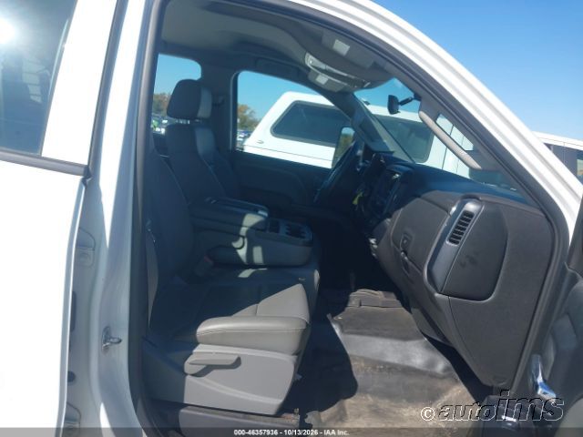 2015 Chevrolet K3500 photo 3