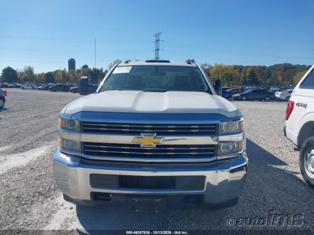 2015 Chevrolet K3500 photo 2