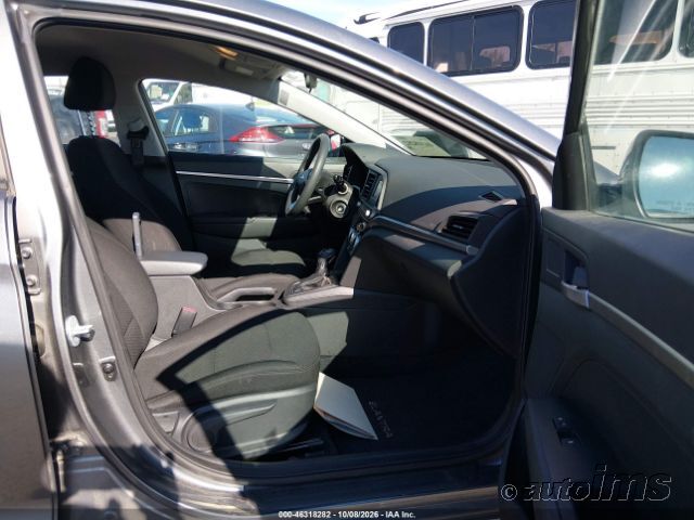 2019 Hyundai Elantra photo 3