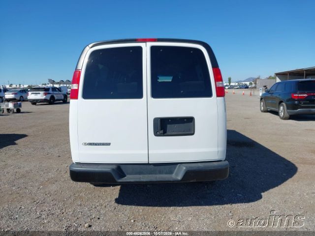 2019 Chevrolet Express photo 3