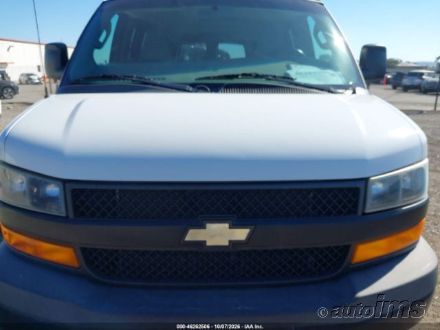 2019 Chevrolet Express photo 2