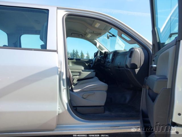 2018 Chevrolet Silverado photo 3