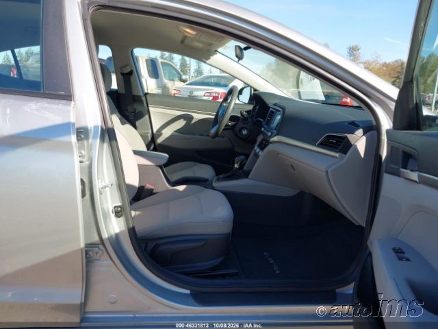 2020 Hyundai Elantra photo 3