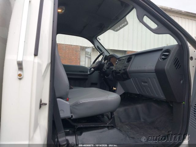 2013 Ford F-750 photo 3