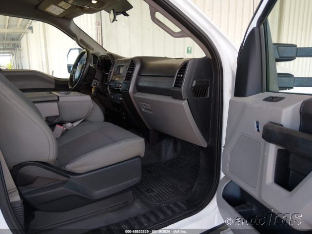 2017 Ford F-450 photo 3