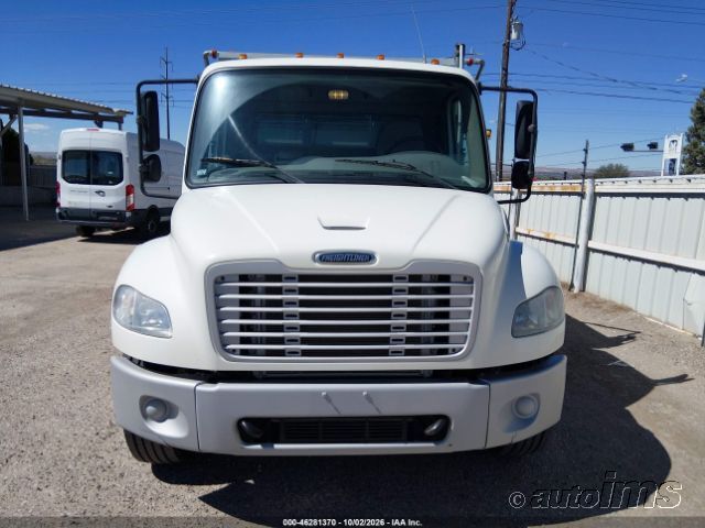 2014 Freightliner M2 106 photo 2