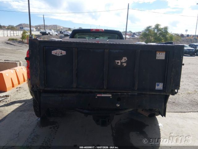 2017 Chevrolet Silverado photo 3