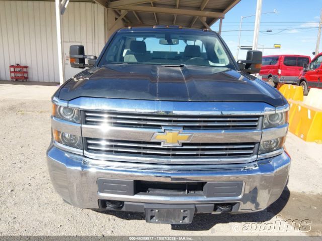 2017 Chevrolet Silverado photo 2