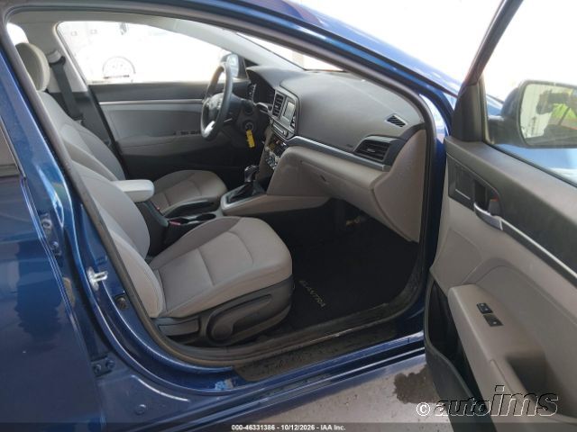 2020 Hyundai Elantra photo 3