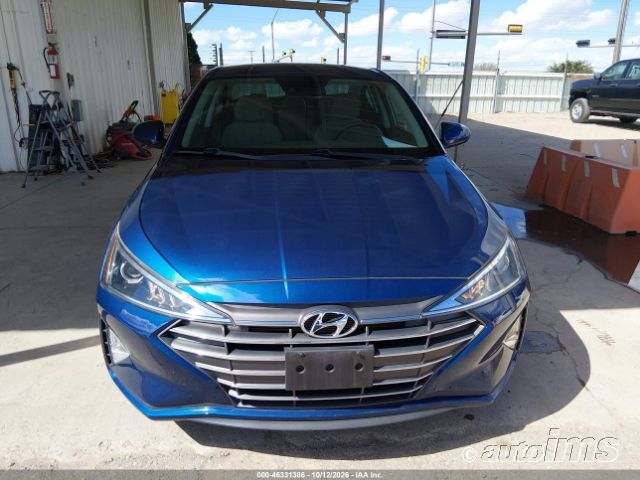 2020 Hyundai Elantra photo 2