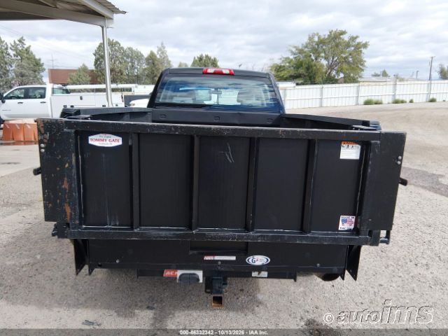 2017 Chevrolet Silverado photo 3