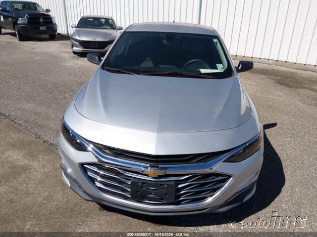 2021 Chevrolet Malibu photo 2