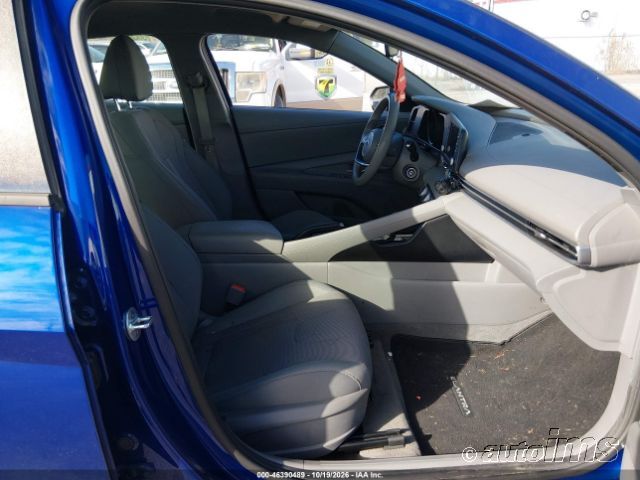 2021 Hyundai Elantra photo 5