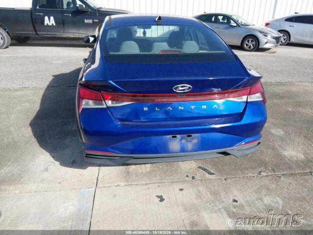 2021 Hyundai Elantra photo 2
