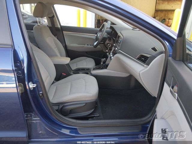 2020 Hyundai Elantra photo 3