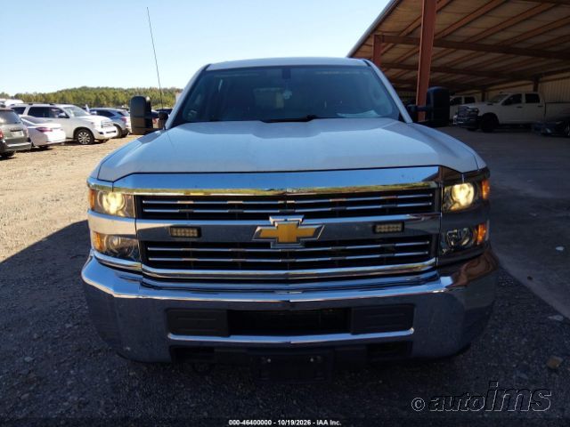 2018 Chevrolet Silverado photo 2