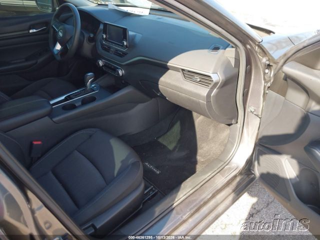 2021 Nissan Altima photo 3