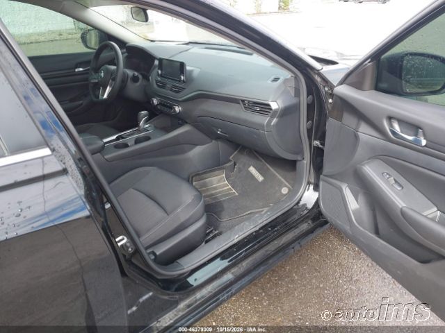2021 Nissan Altima photo 3