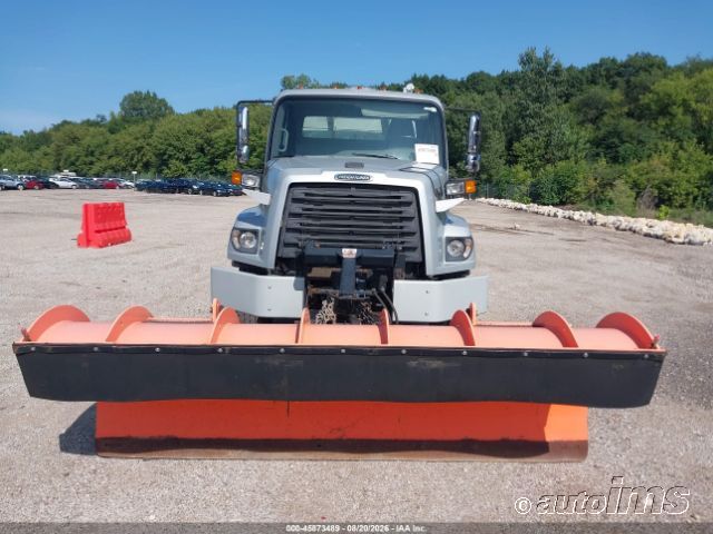 2014 Freightliner M2 106 photo 4