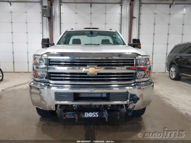 2017 Chevrolet Silverado photo 3