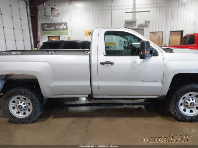 2017 Chevrolet Silverado photo 4