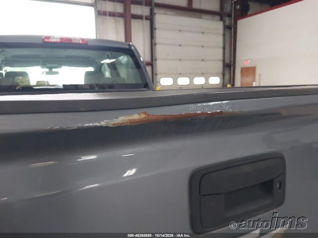 2016 Chevrolet Silverado photo 2