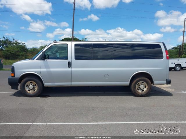 2017 Chevrolet Express photo 3