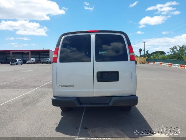 2017 Chevrolet Express photo 5