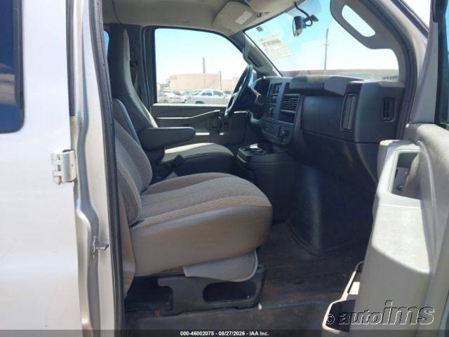 2017 Chevrolet Express photo 6