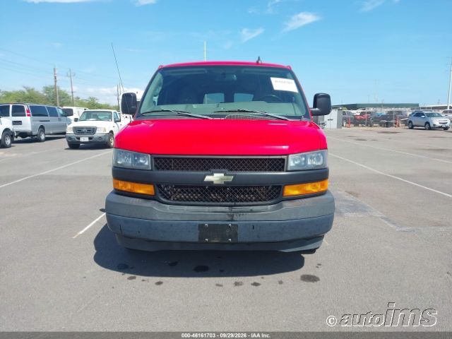 2018 Chevrolet Express photo 3