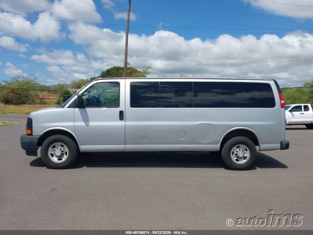 2017 Chevrolet Express photo 4