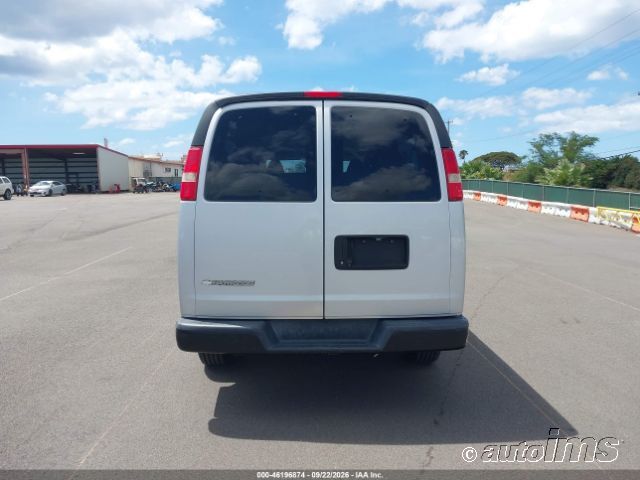 2017 Chevrolet Express photo 6