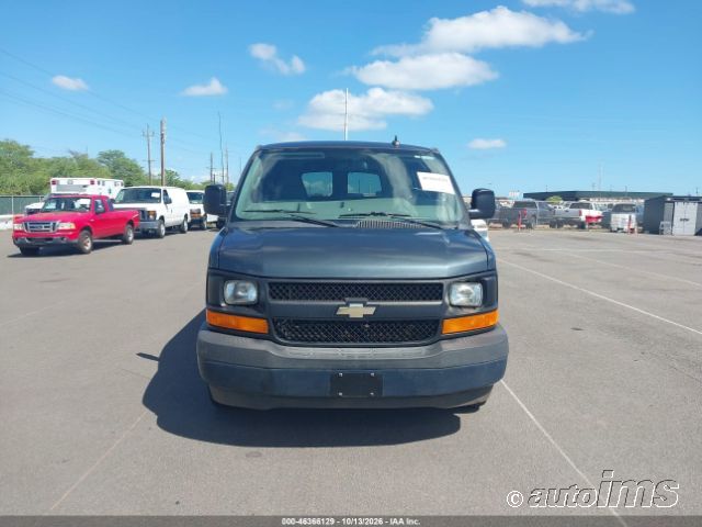 2017 Chevrolet Express photo 3