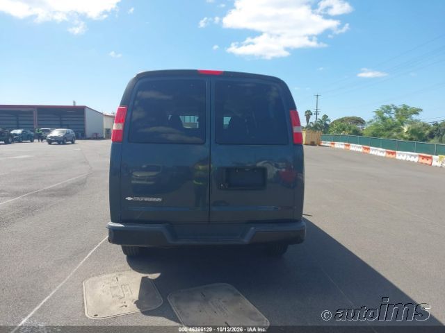 2017 Chevrolet Express photo 7