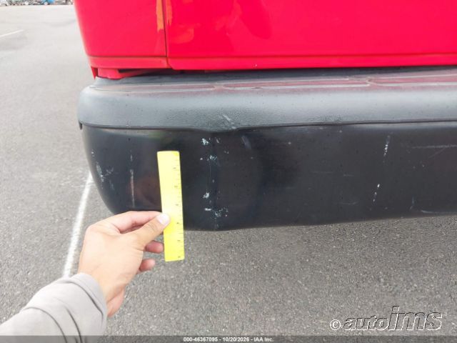 2018 Chevrolet Express photo 2