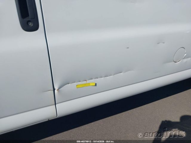2018 Chevrolet Express photo 2