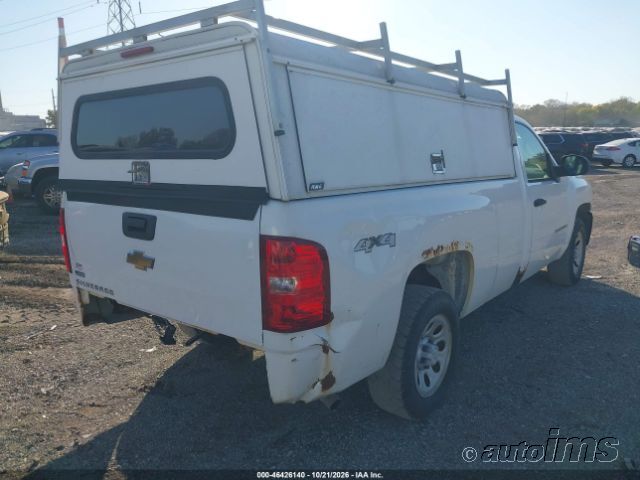 2007 Chevrolet Silverado photo 2