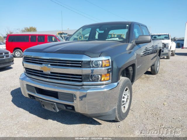 2018 Chevrolet Silverado photo 2